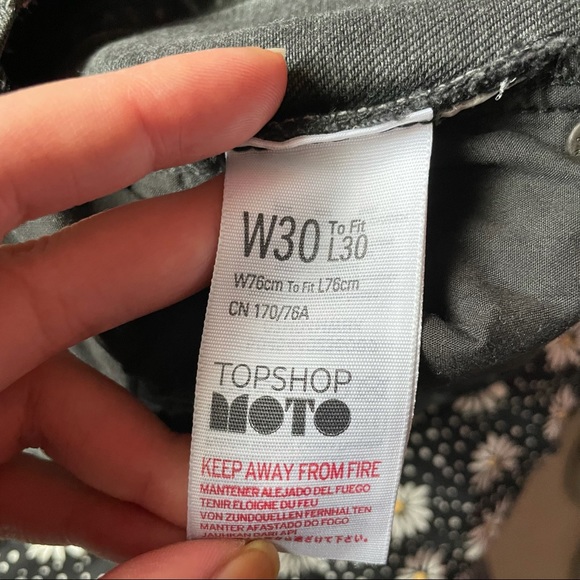 topshop washed black mom jeans - Picture 7 of 8